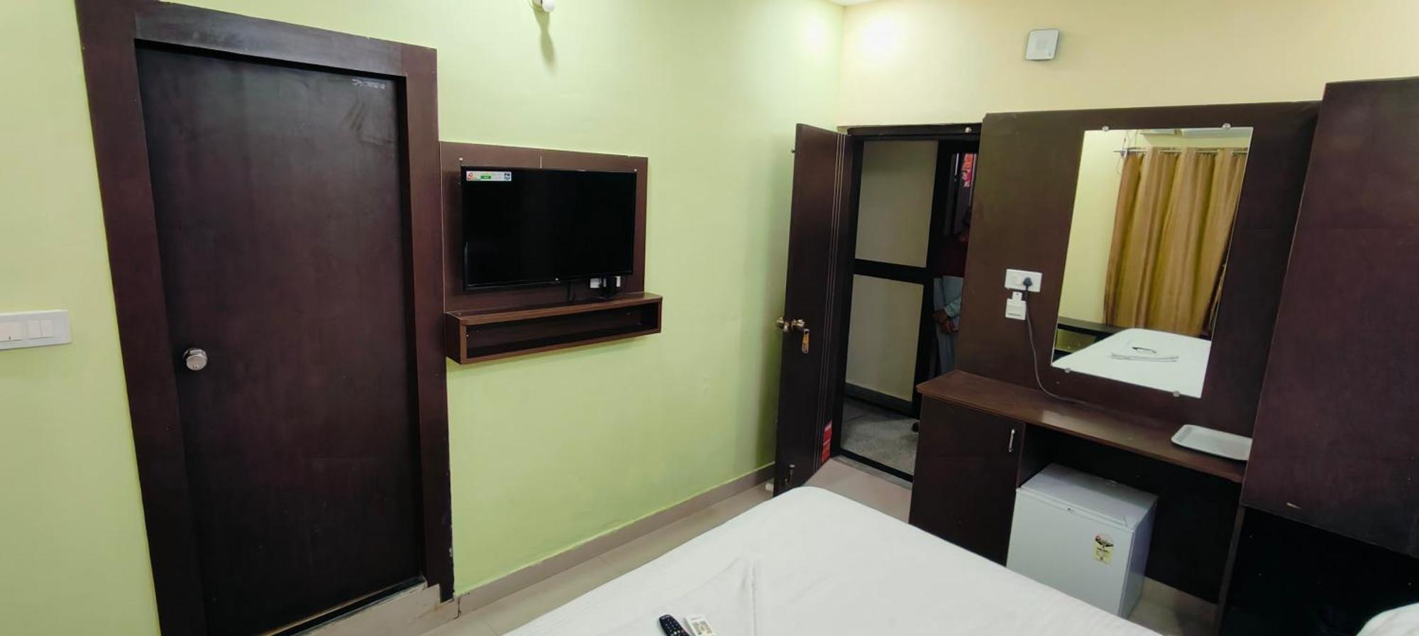 Pph Royal Gs Comforts Opp Mall Of Asia 班加罗尔 外观 照片