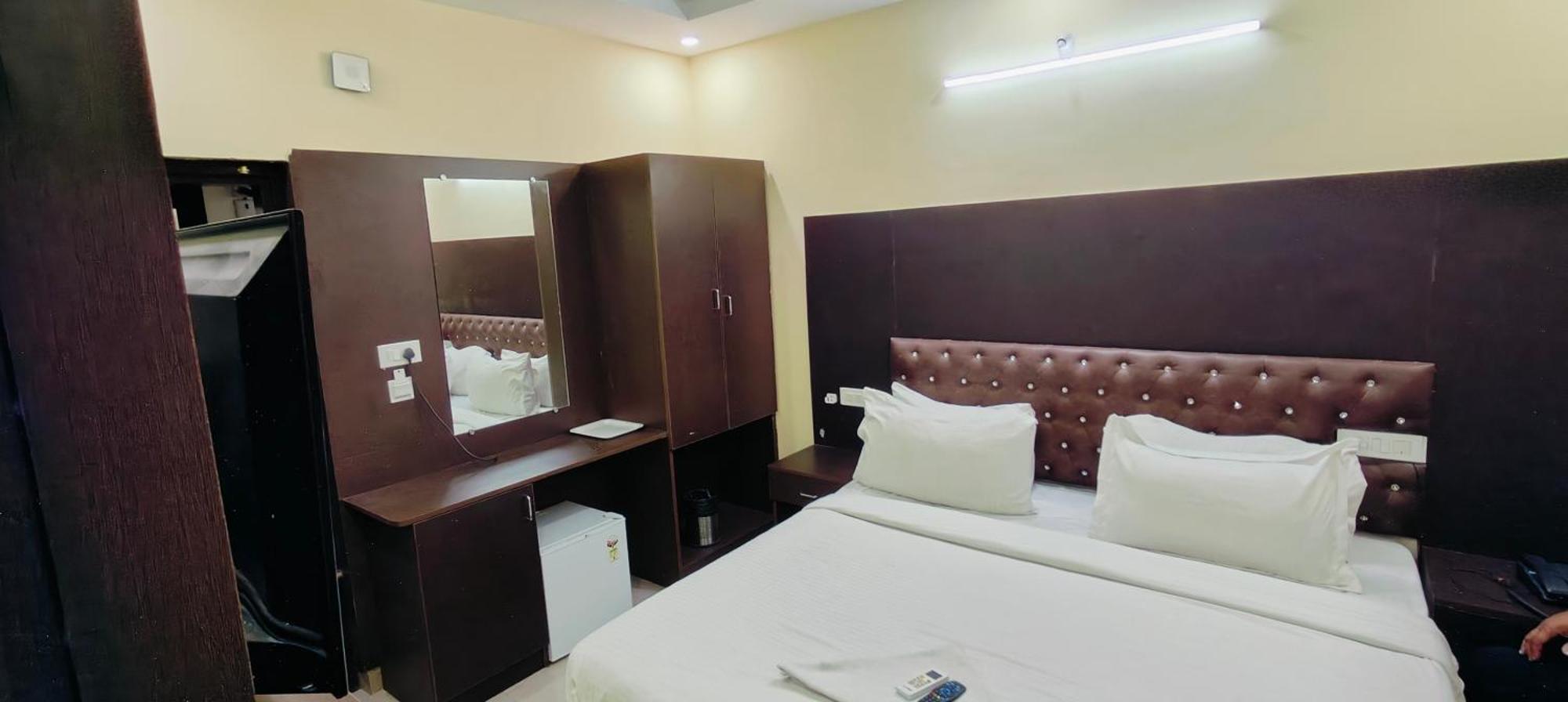 Pph Royal Gs Comforts Opp Mall Of Asia 班加罗尔 外观 照片